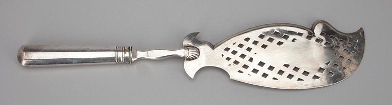 FISKSPADE, silver, kontrollstämplar Tartto 1855. Vikt 99,5 g.