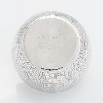 Tapio Wirkkala, skål, sterlingsilver, TW 243, Kultakeskus, Tavastehus 1971.