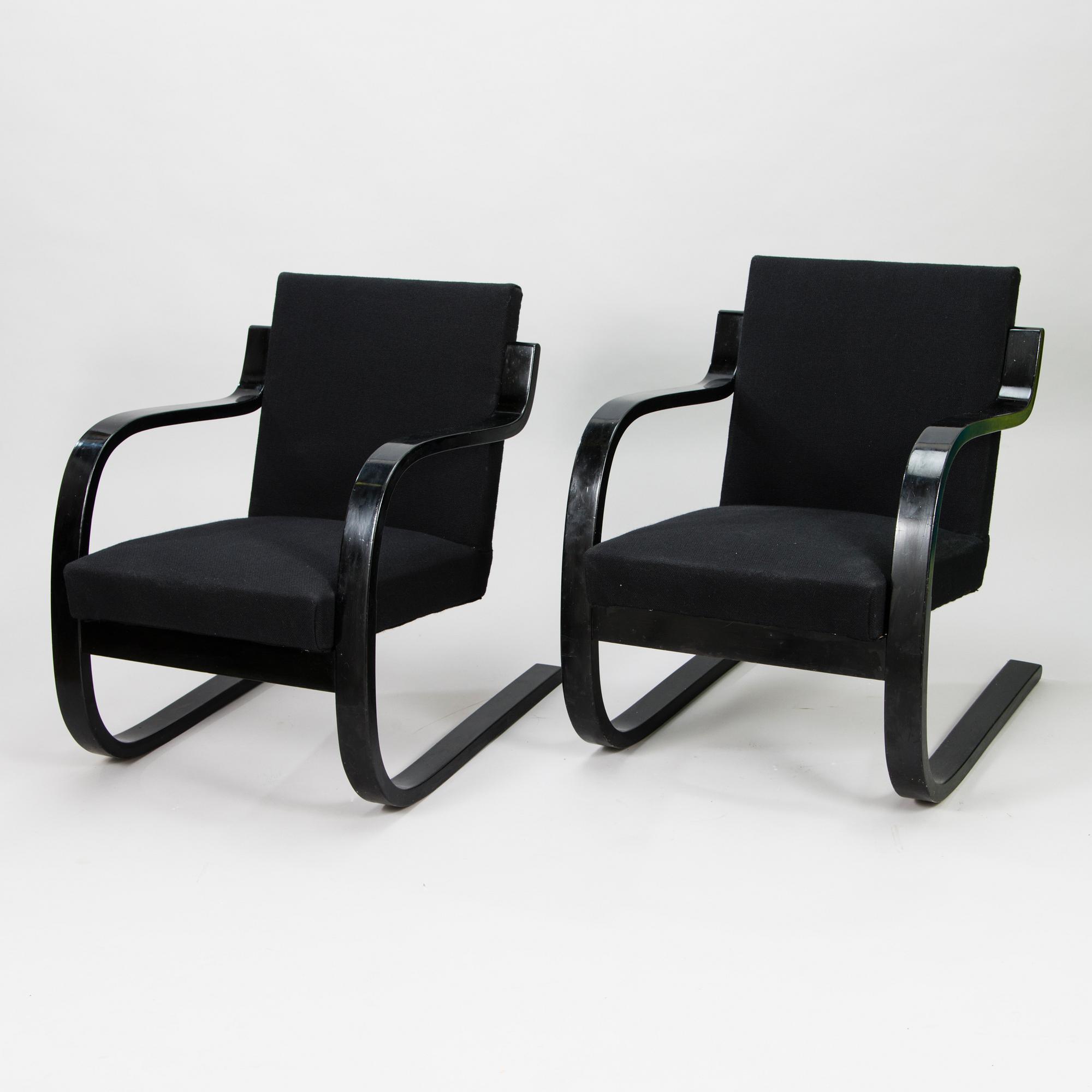 ALVAR AALTO, fåtöljer, ett par, modell 34/402, O.Y. Huonekalu- ja Rakennustyötehdas A.B. 1900-talets mitt.