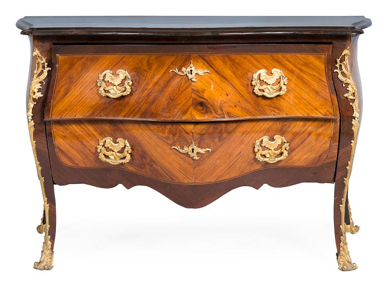 A POSSIBLY ITALIAN ROCOCO COMMODE.