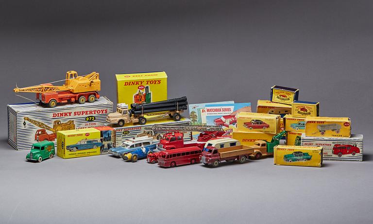 LEKSAKER, parti, Dinky Toys samt Matchbox Series, 1900-talets mitt.