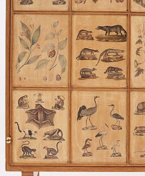 Josef Frank, praktskåp med djur- och växtplanscher, Firma Svenskt Tenn, 1940-tal.