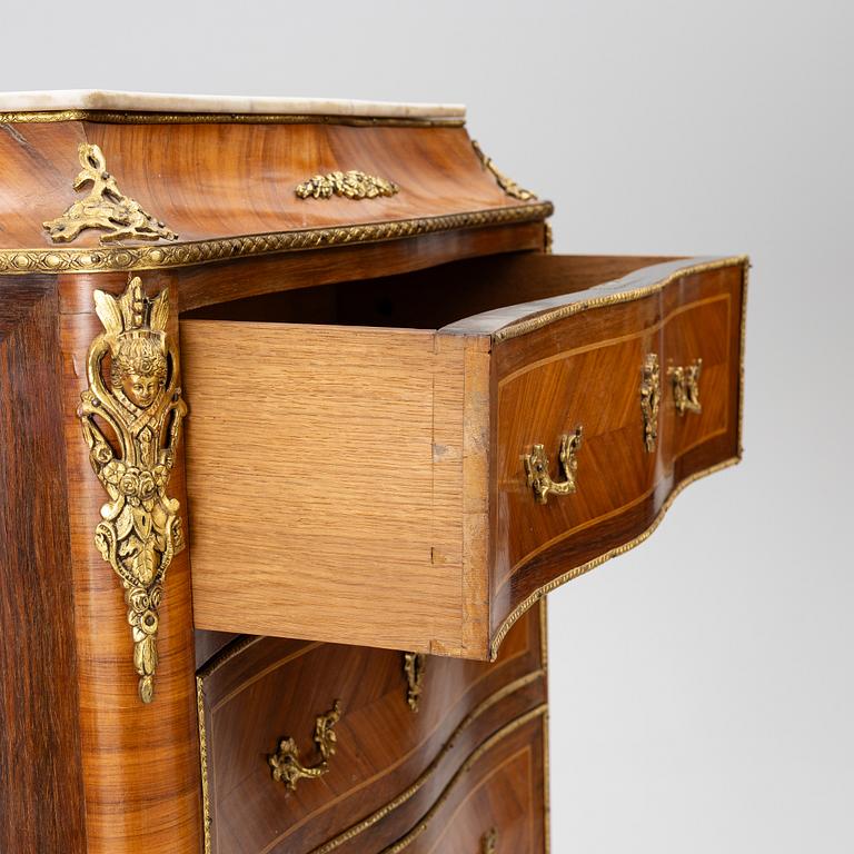 Chest of drawers, Louis XV style, France, first half of the 20th century.