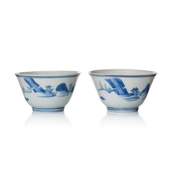 1122. A set of two blue and white cups, Ming dynasty, Transition/Chongzhen (1628-44).