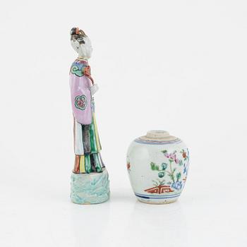 Figurin och bojan, porslin, Kina, Qingdynastin (1644-1912).
