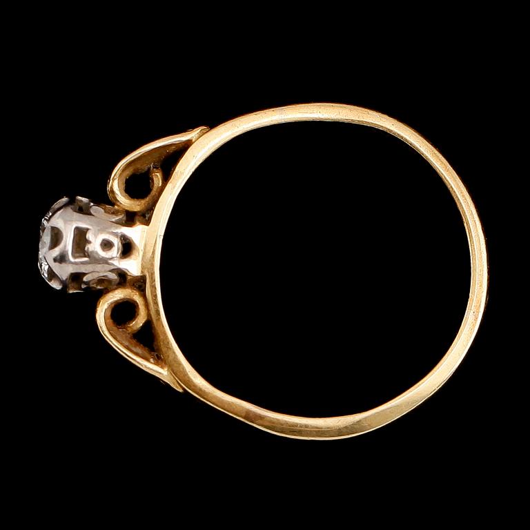 RING, 18 k guld, med briljantslipad diamant ca 0.25 ct. Vikt ca 2 gram.