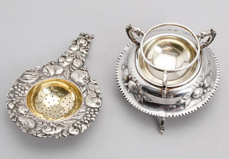 TESIL, silver, 1919 samt STÄLL, märkt 830. Vikt ca 206 gram.