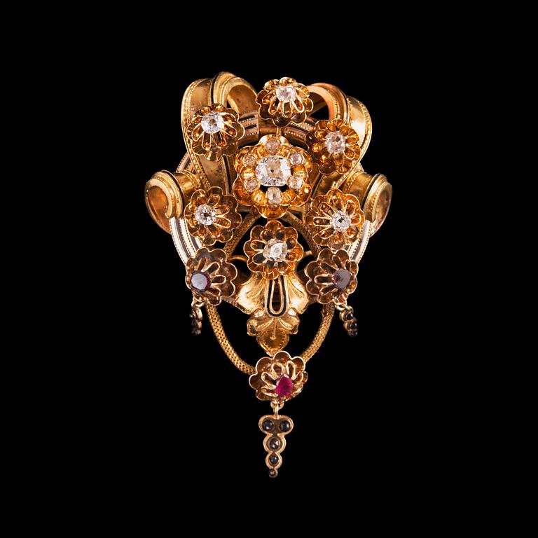 A BROOCH, old cut diamonds c. 2 ct, garnets, ruby, 18K gold, enamel. Central europe late 1800 s.