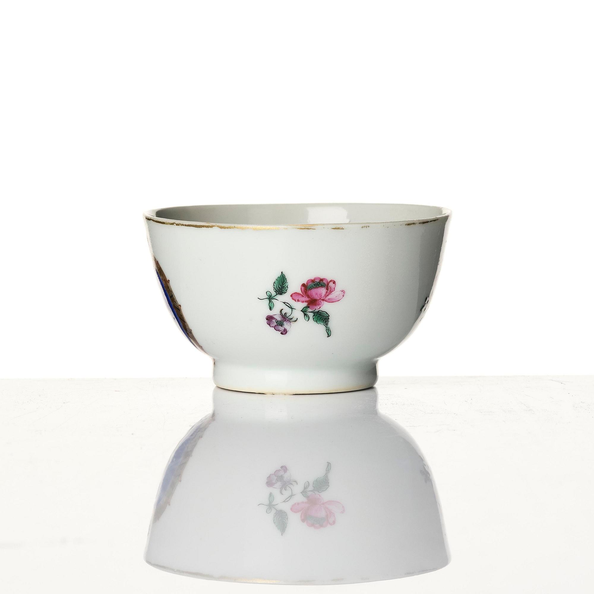 A famille rose armorial cup and stand with the monogram of the Swedish King Gustavus III, Qing dynasty, 18th century.