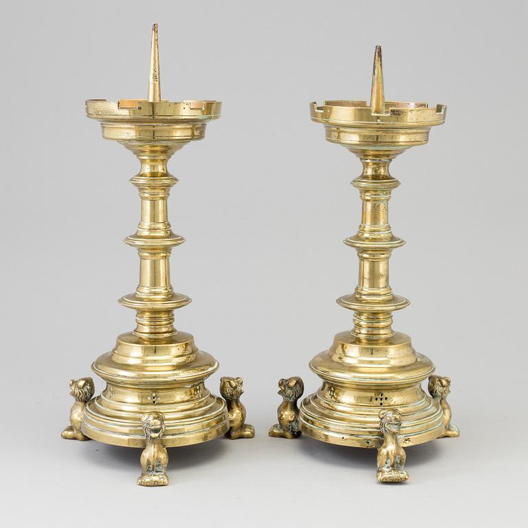 A PAIR OF BRONZE CANDLESTICKS, 18th century or older.