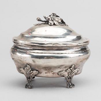 A Swedish silver sugar bowl mark of J Malmstedt Gothenburg 1783, weight ca 331 gr.
