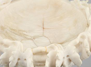 BORDSUPPSATS, alabaster, omkring år 1900.