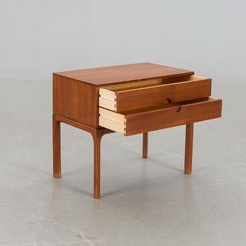 SÄNGBORD, Axel Kjaersgaard, Odder, Danmark.