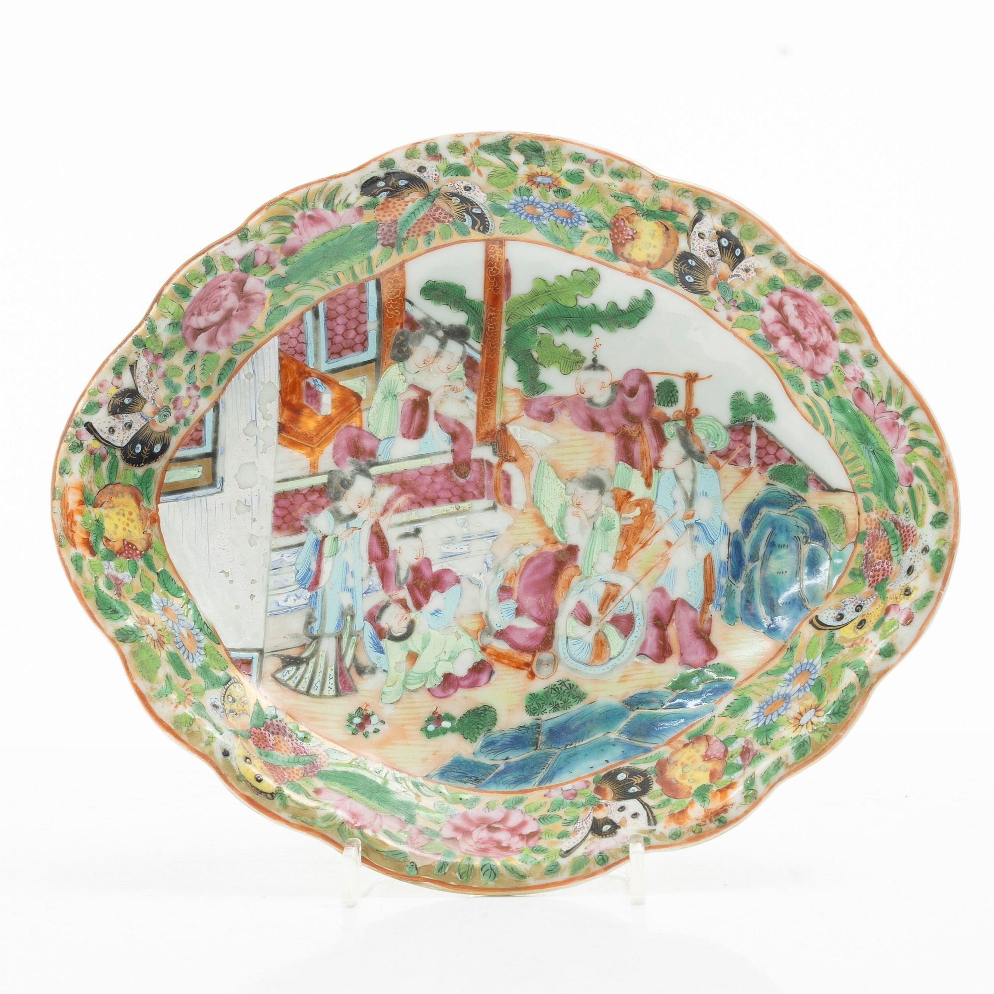 Fat, tre stycken, porslin. Qingdynastin, Kanton, 1800-tal.