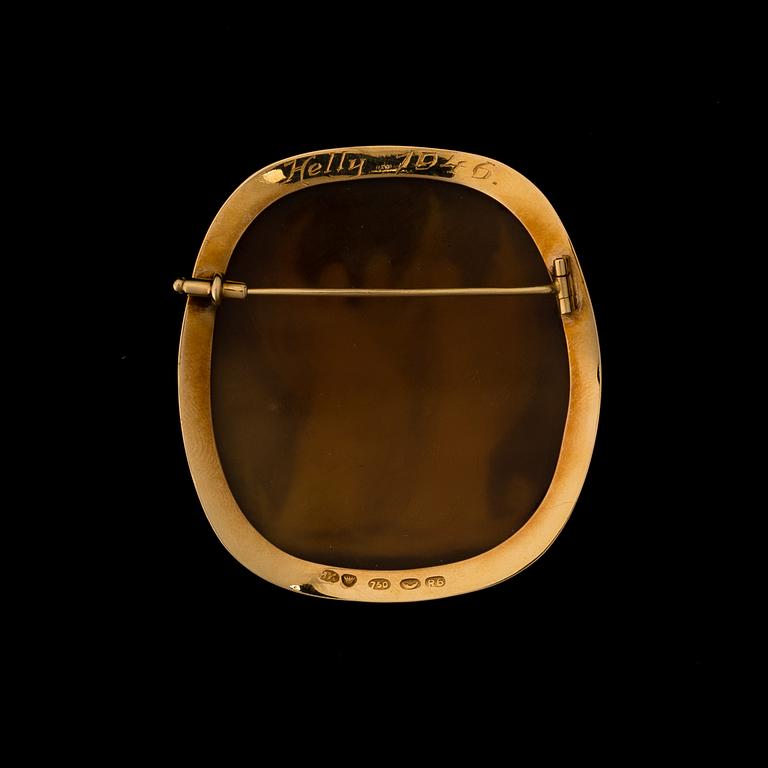 A BROOCH / CAMEO, 18K gold. Eva Gyldén 1946. Set by Heikki Kaksonen, Helsinki Finland 1946.