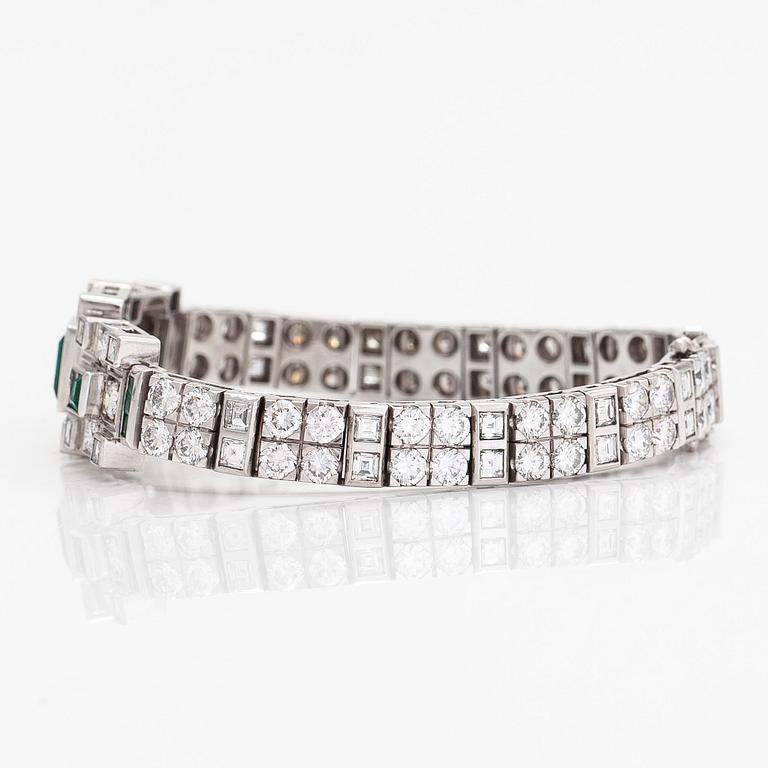 Rannekoru, 18K valkokultaa, smaragdeja sekä briljantti- ja baguettehiottuja timantteja, Tukholma 1986.