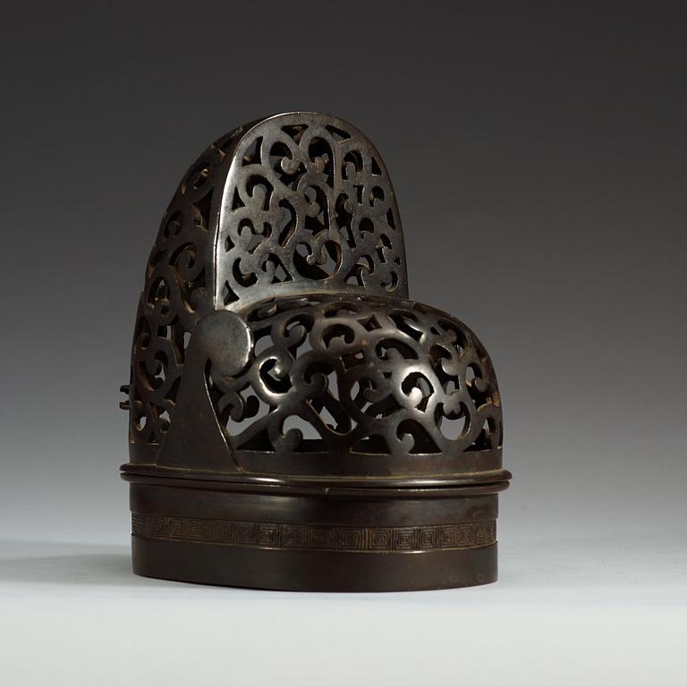 A brons hat stand/censer, Qing dynasty, 18th century.