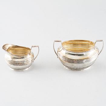 A sugar bowl and a creamer by Henry Stratford in Sheffield, 1895, weight 289 g.