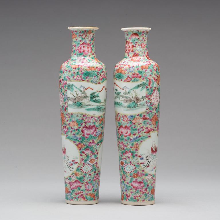 VASER, ett par, porslin. Qingdynastin, 1800-tal.