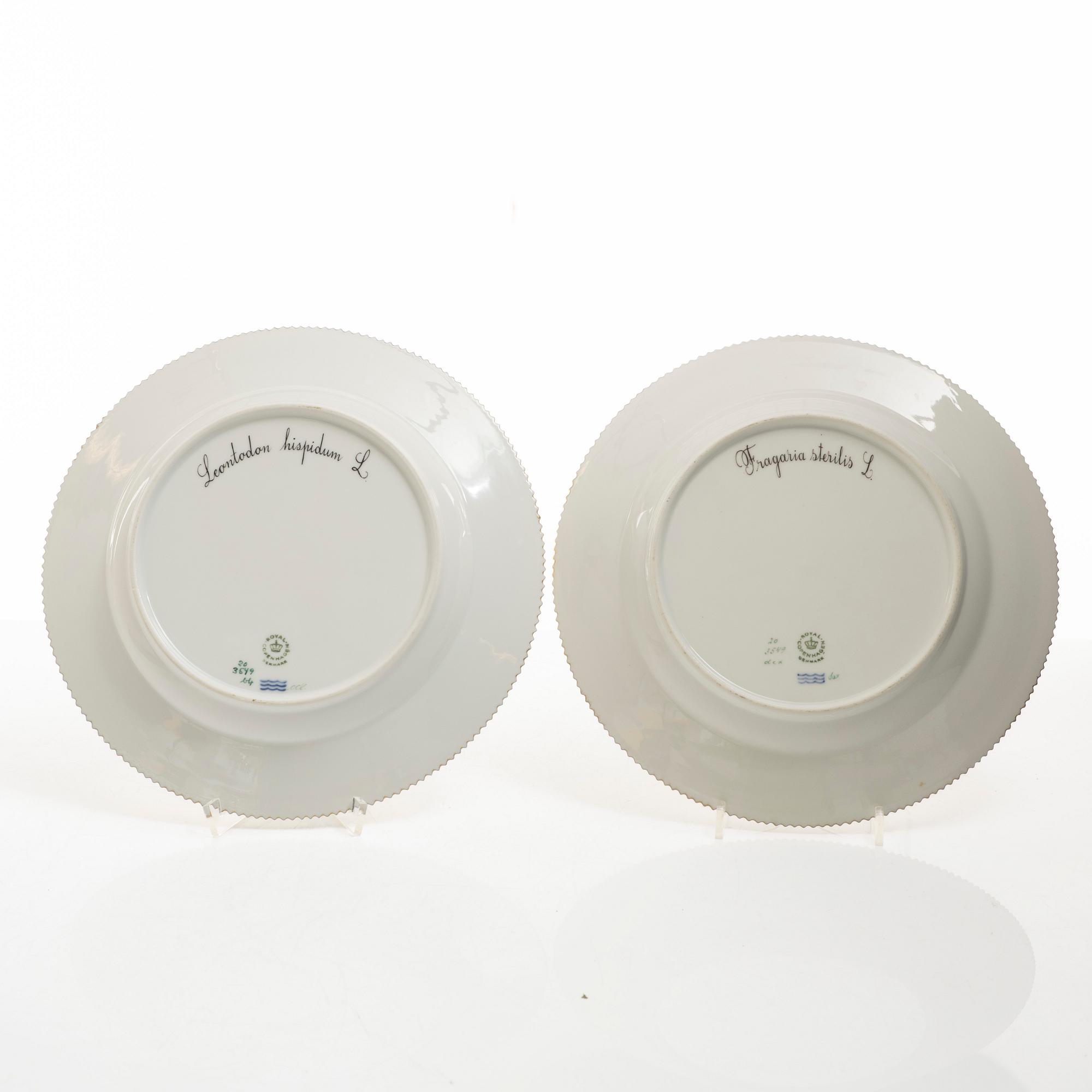 A set of five Royal Copenhagen 'Flora Danica' dinner plates, Denmark, 20th century.