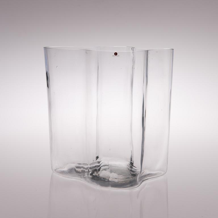 ALVAR AALTO, A VASE. Sign. Alvar Aalto. 1950/60s.