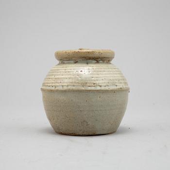 Tatsuzō Shimaoka, a stoneware urn with cover, Japan.