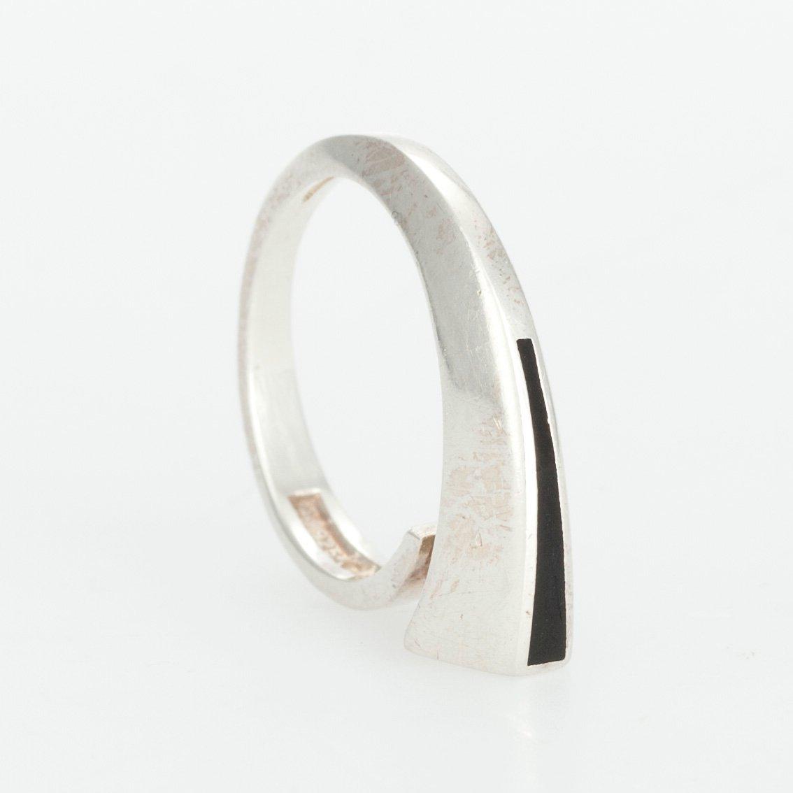 Juhani Linnovaara, RING, sterling silver, svart emalj, Lapponia 1974.