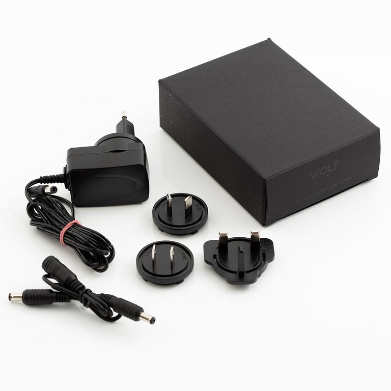 Wolf, Cub Single Winder, 14 x 15.4 x 14.8 cm.