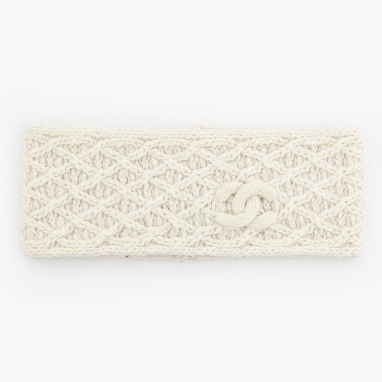 Chanel, a white cashmere and wool headband.