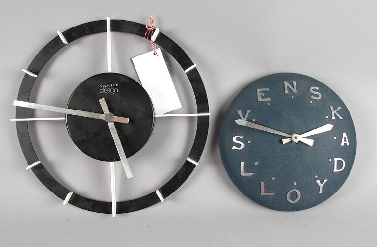 VÄGGKLOCKOR, 2 st, bl a Kienzle, 1900-talets andra hälft.