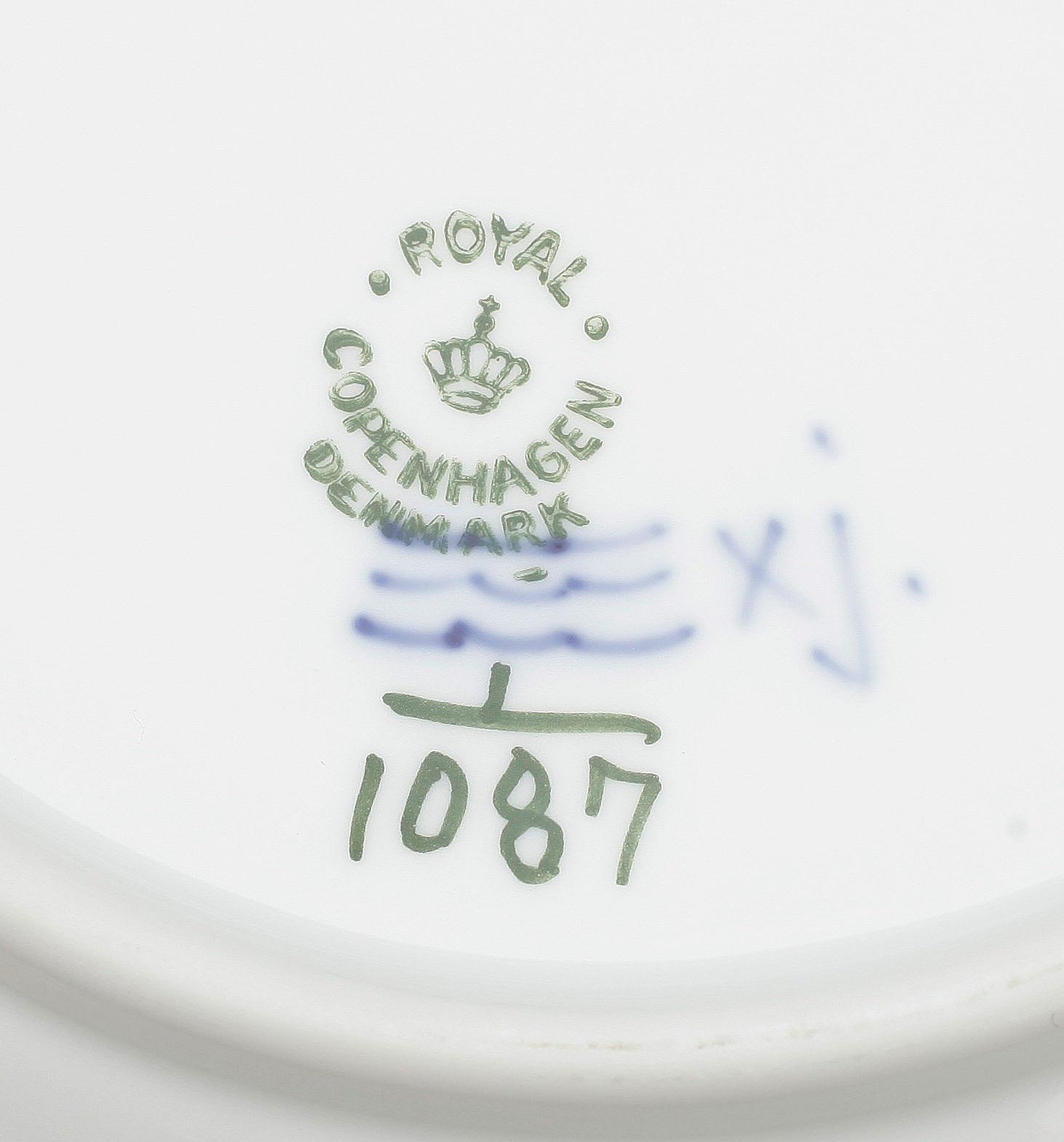 MAT- samt KAFFESERVIS, 69 delar, porslin, "Musselmalet", Royal Copenhagen, 1900-talets mitt.