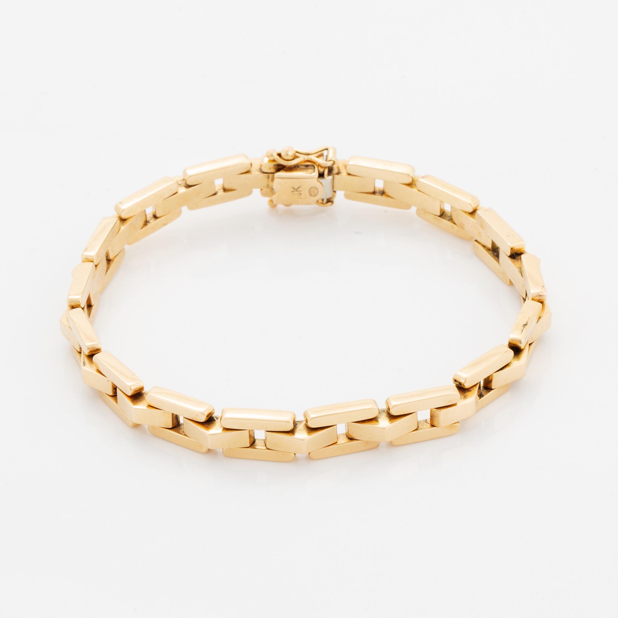 18K gold bracelet.