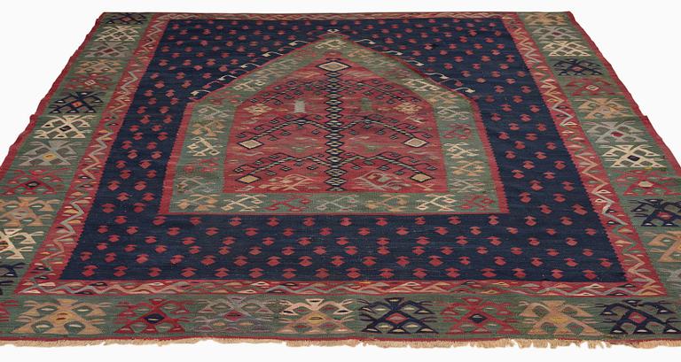 An antique Sarköy kelim, ca 239 x 214 cm.