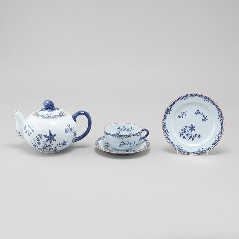 12 pieces of "Ostindia" table ware in earthenware, Rörstrand, 20th century.