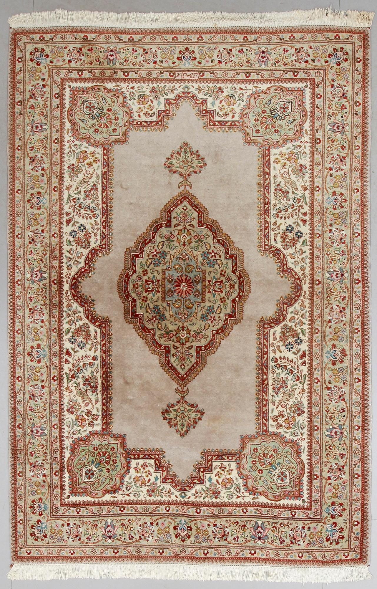 MATTA, orientalisk, ca 275 x 187 cm.