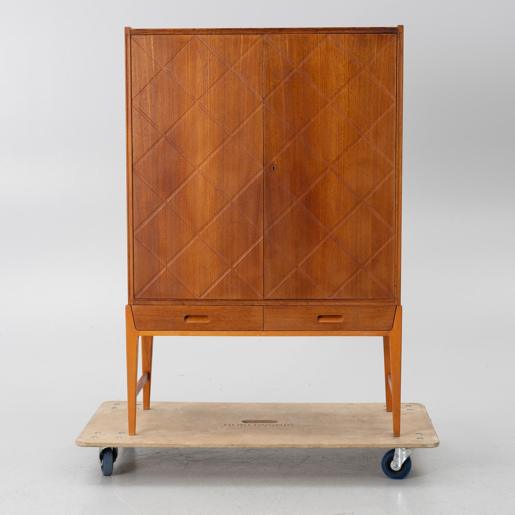 Eric Johansson, A model 381 cabinet, Abrahamssons Möbelfabrik.