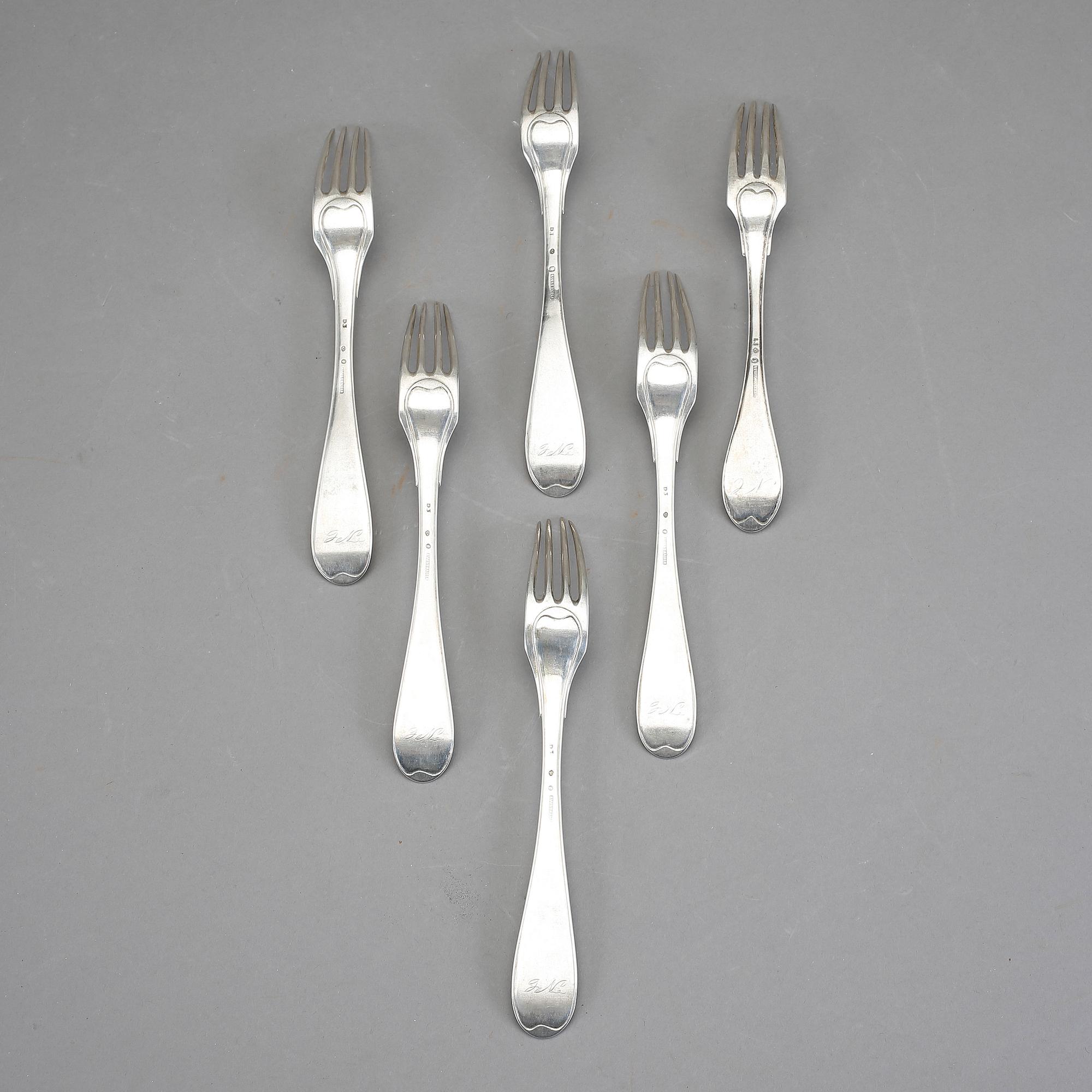 MATGAFFLAR, 6 stycken, silver, varav 5 st av Stephan Westerstråhle Stockholm, 1810. Vikt ca 400 gram.