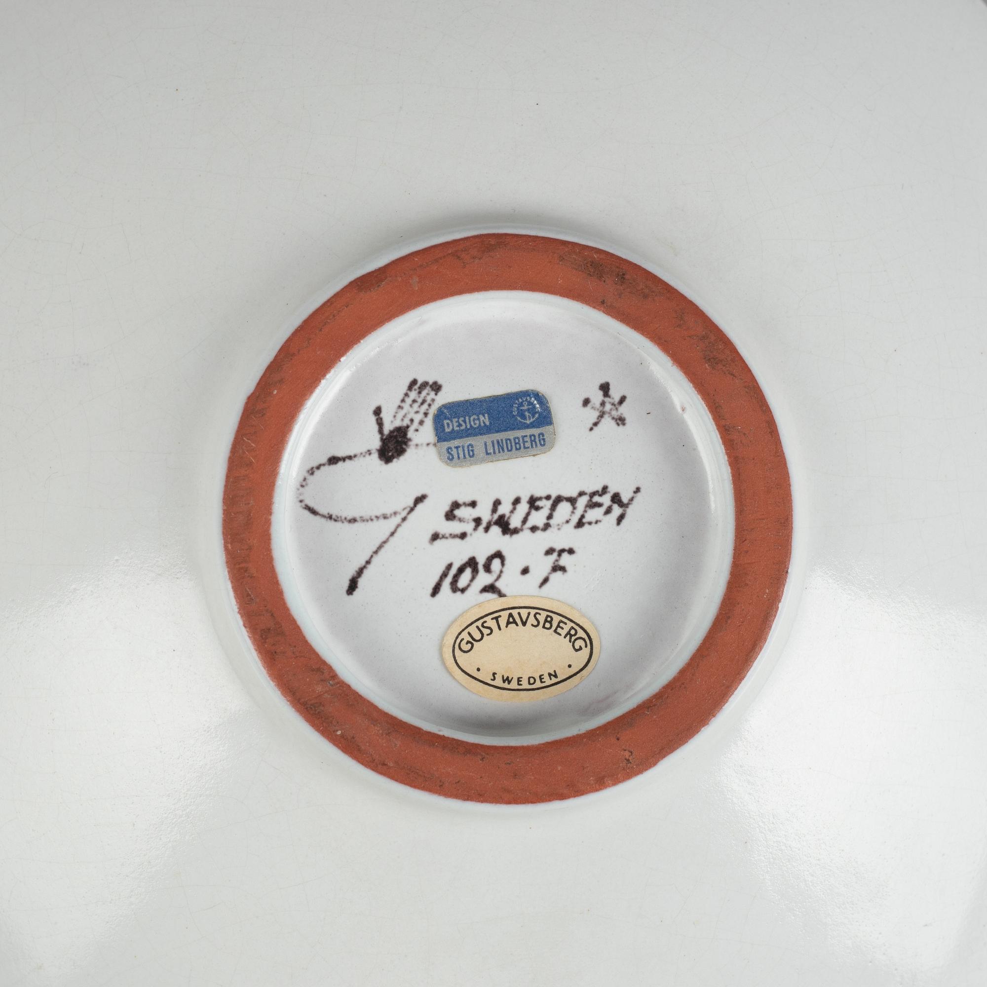 Stig Lindberg, a faience bowl and a dish, Gustavsbergs studio.