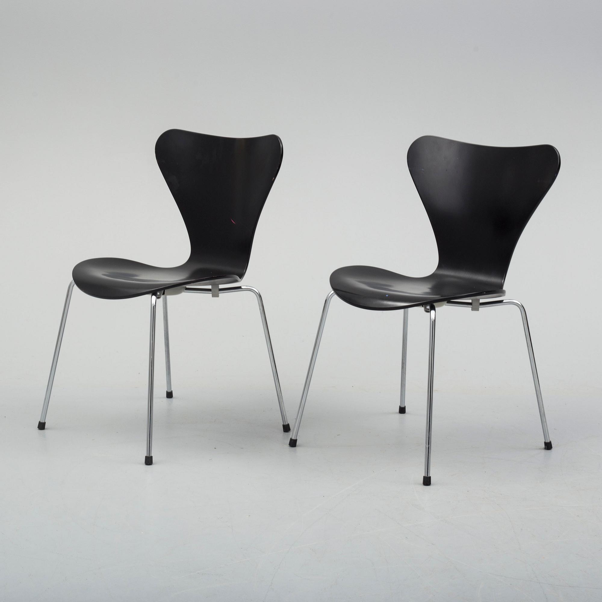ARNE JACOBSSON, stolar, 7 st, "Sjuan", Fritz Hansen, 1900-talets slut.