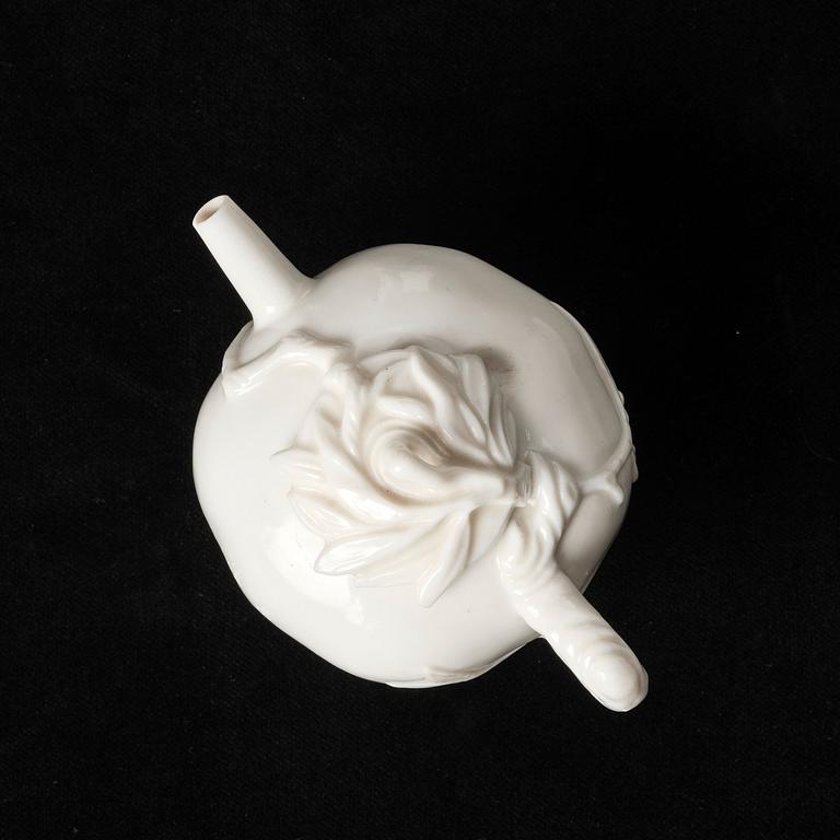 Tekanna med lock, blanc de chine. Qingdynastin, Kangxi (1662-1722).