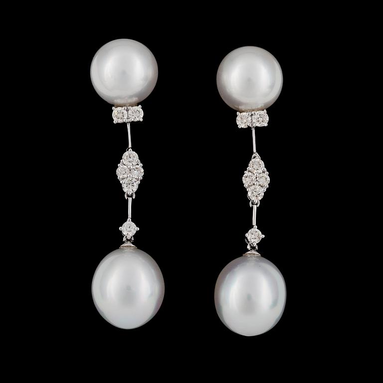 EARRINGS, cultured South Sea pearls and brilliant cut diamonds, tot. 0.75 cts.
