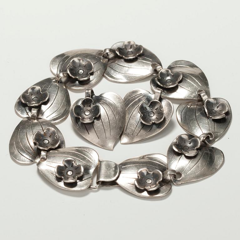 ARMSMYCKET samt ÖRHÄNGEN, silver, 1900-talets mitt.