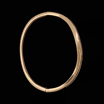 A bangle with carré cut rubies and brilliant cut diamonds, app. 1.10 ct.