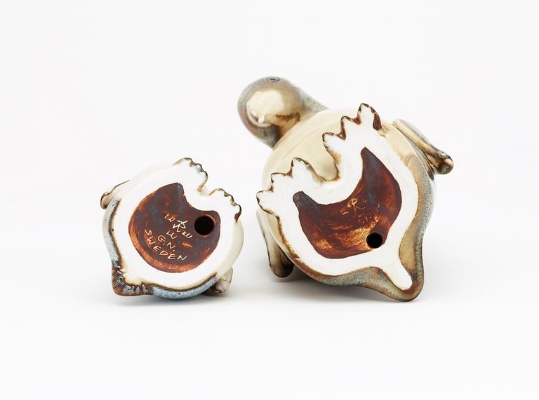 Two Gunnar Nylund stoneware figures depicting a penguin mother with child, Rörstrand.