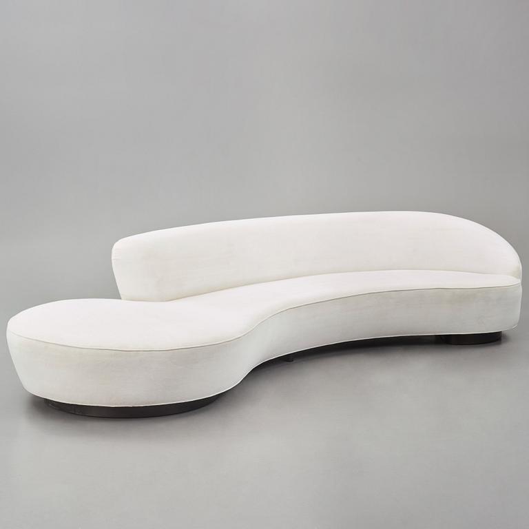 Vladimir Kagan, soffa, "Serpentine Sofa with Arm", Vladimir Kagan, USA, 2023.