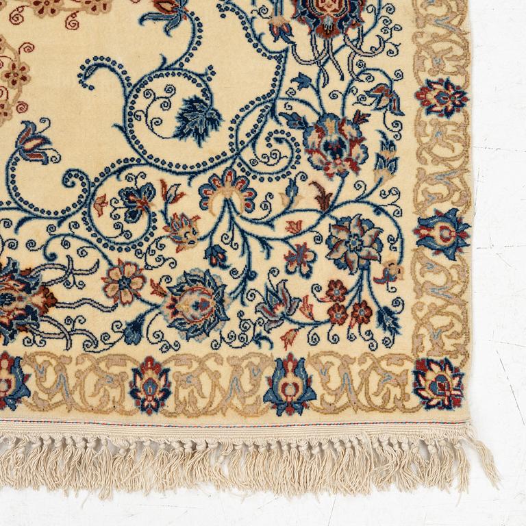 Rug, Isfahan, silk inlay and silk warp, 105x160 cm.