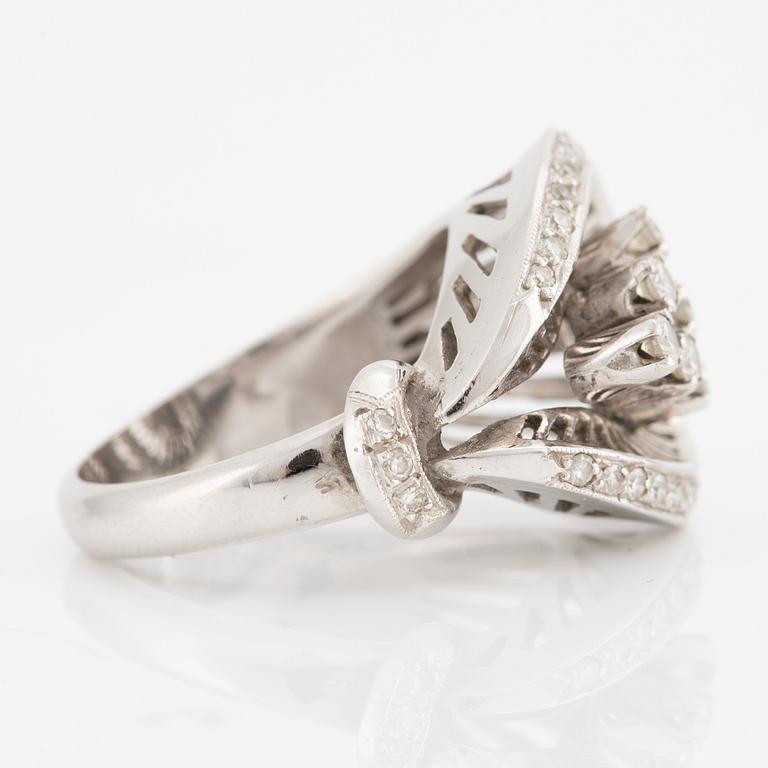 Ring, 18K white gold set with brilliant-cut and octagonal-cut diamonds.