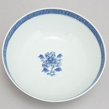 A blue and white punch bowl, Qing dynasty, Qianlong (1736-95).