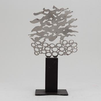 URSULA SCHÜTZ, skulptur. Signerad och numr 3/7. Patinerad metall, höjd 30 cm.