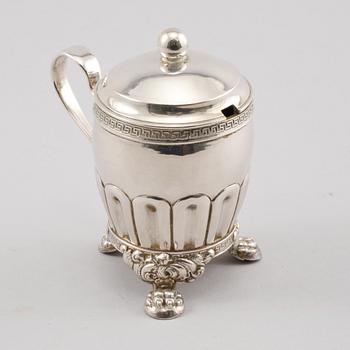 SENAPSKANNA, silver och glas, Carl Tengstedt, Göteborg, 1846, vikt exklusive glas 157 g.